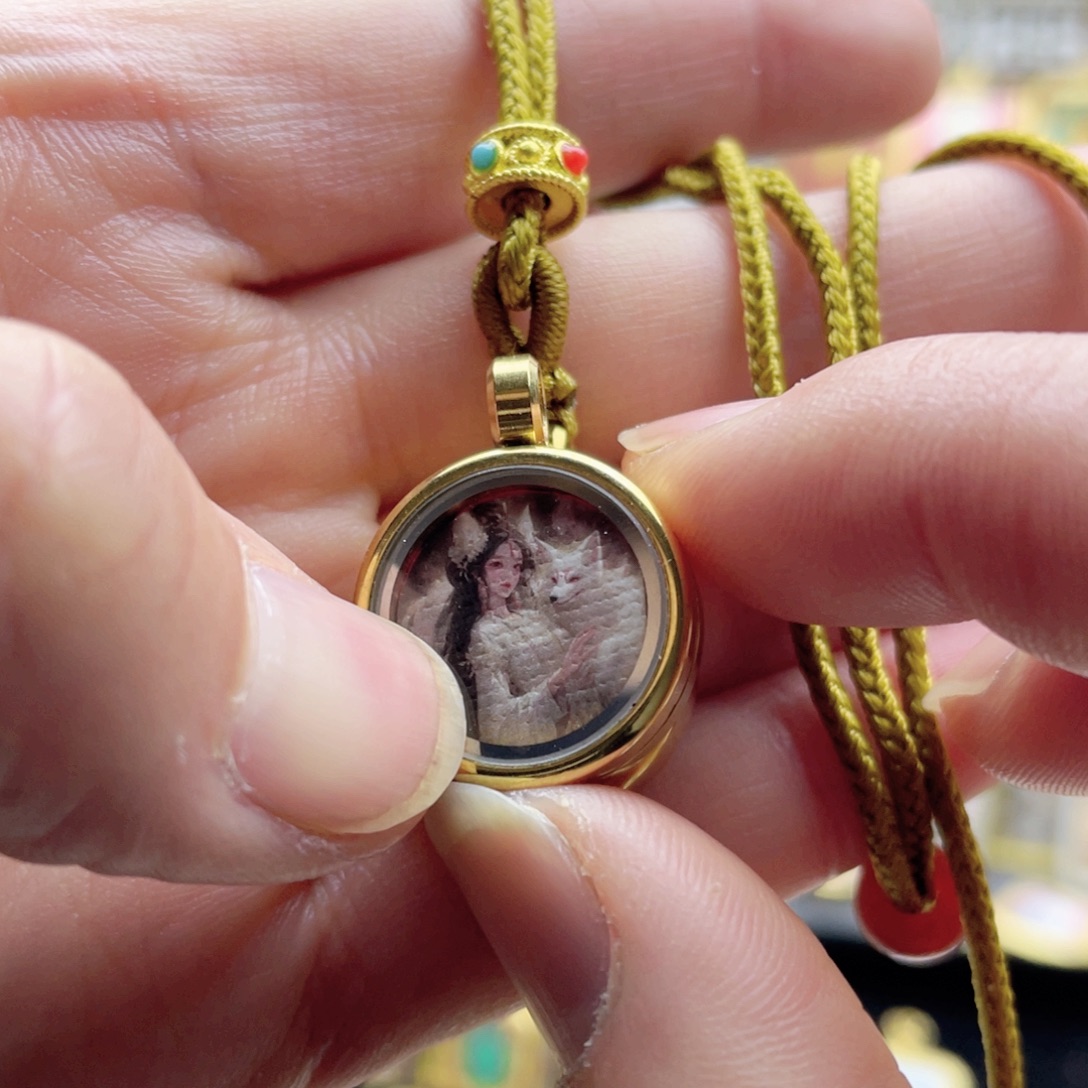 铜铁合金类唐卡等多种形式进行了介绍与