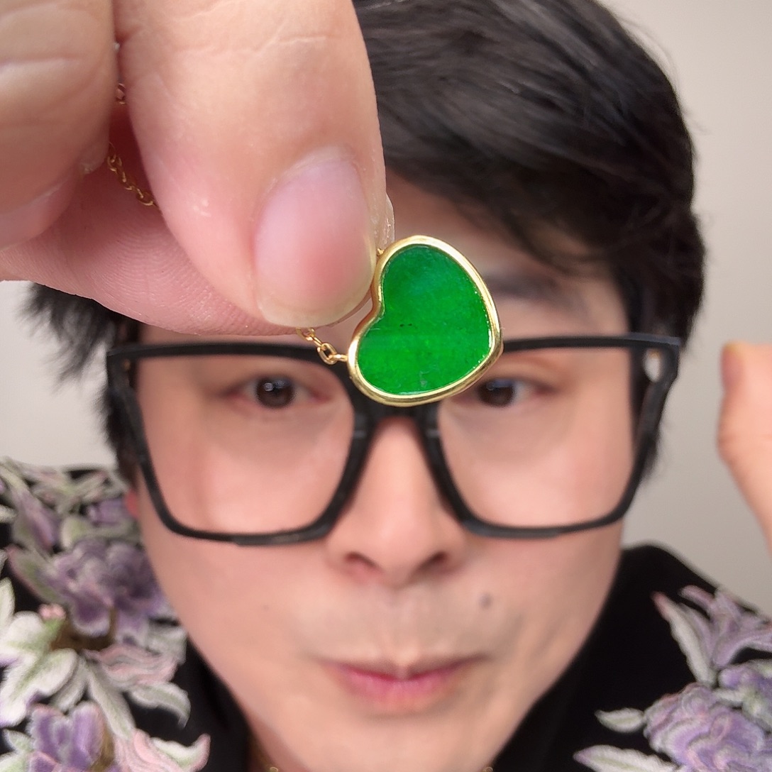 翡翠未镶嵌颈饰一件