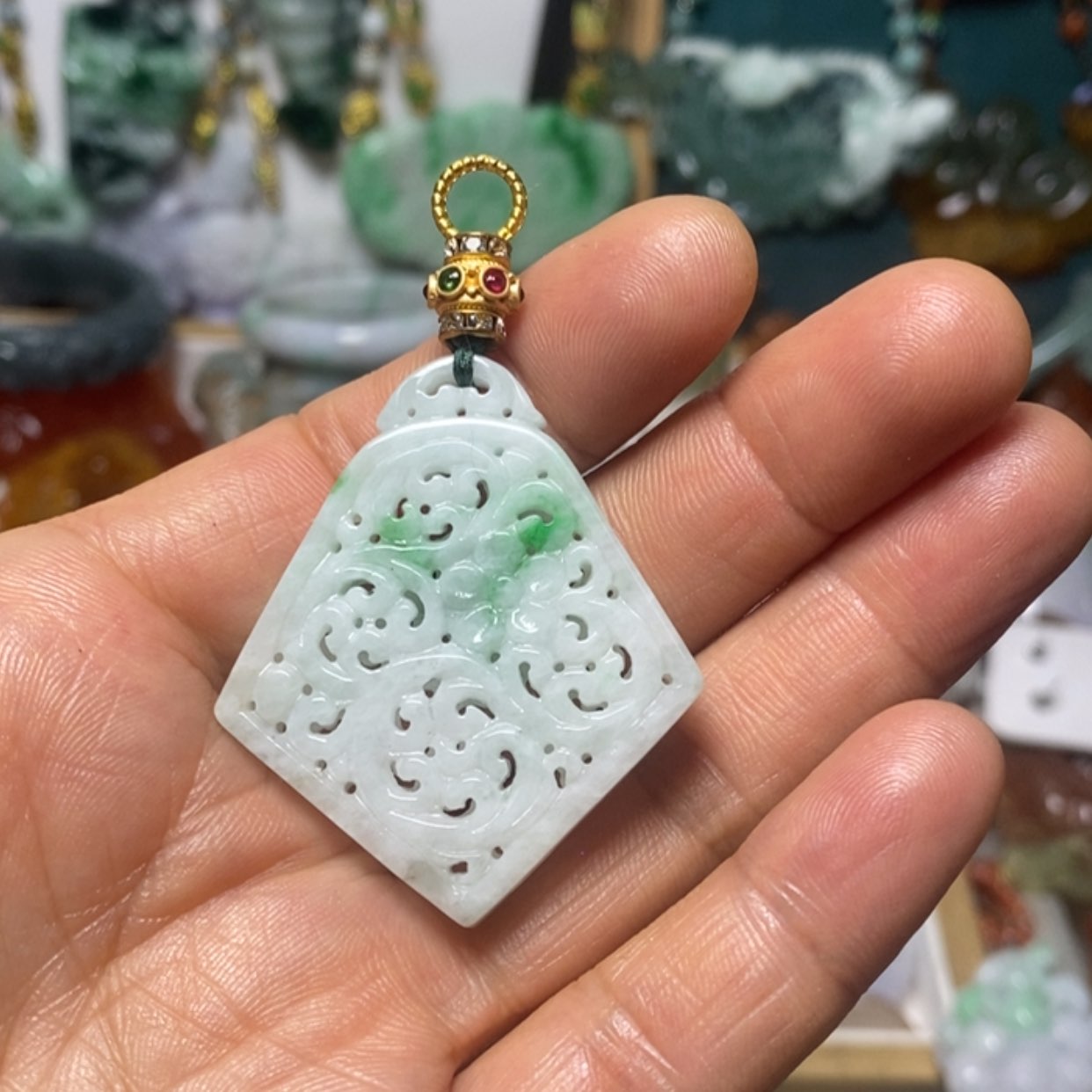 【闪购商品】翡翠吊坠(赠链)未镶嵌