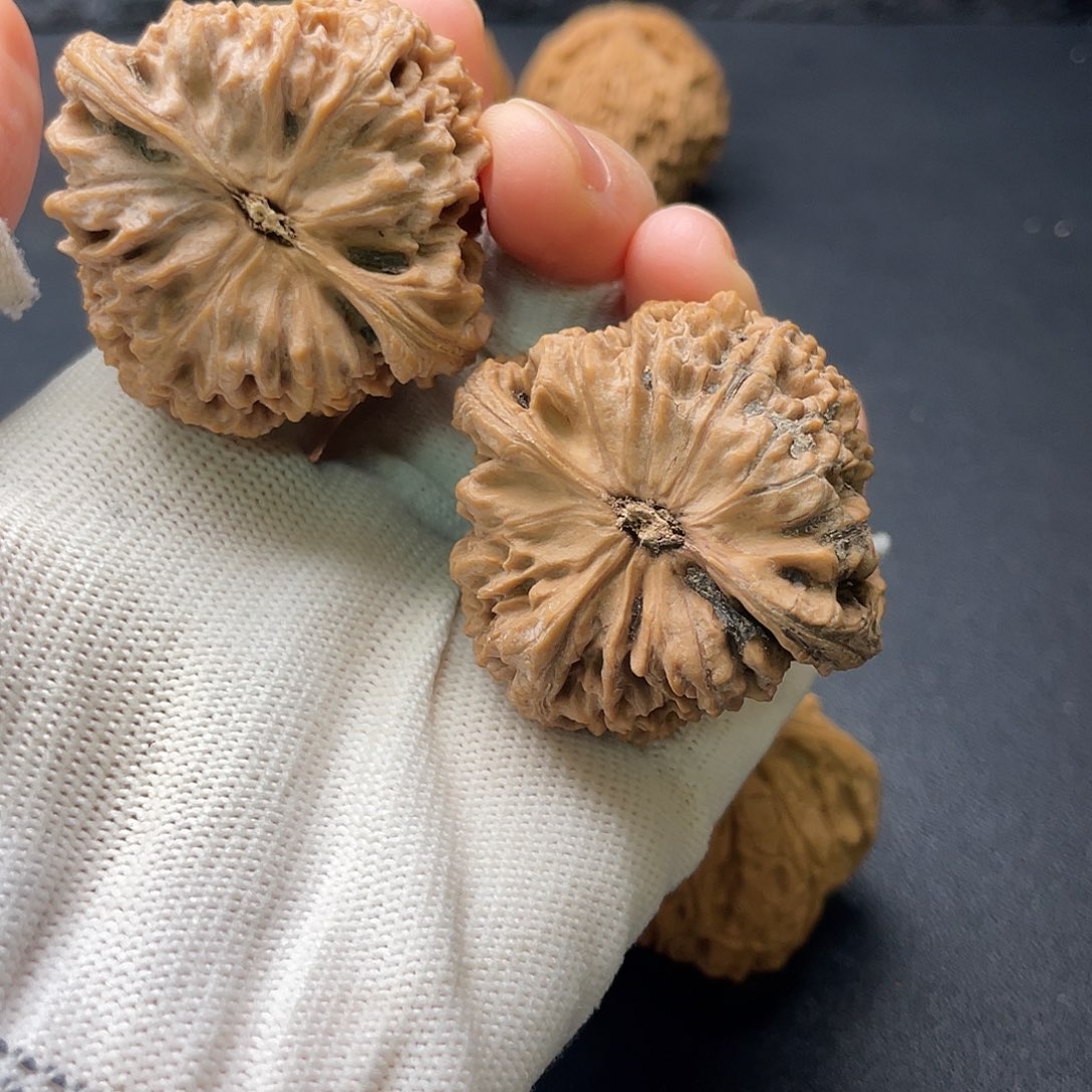 约***定文玩核桃吊坠南疆石