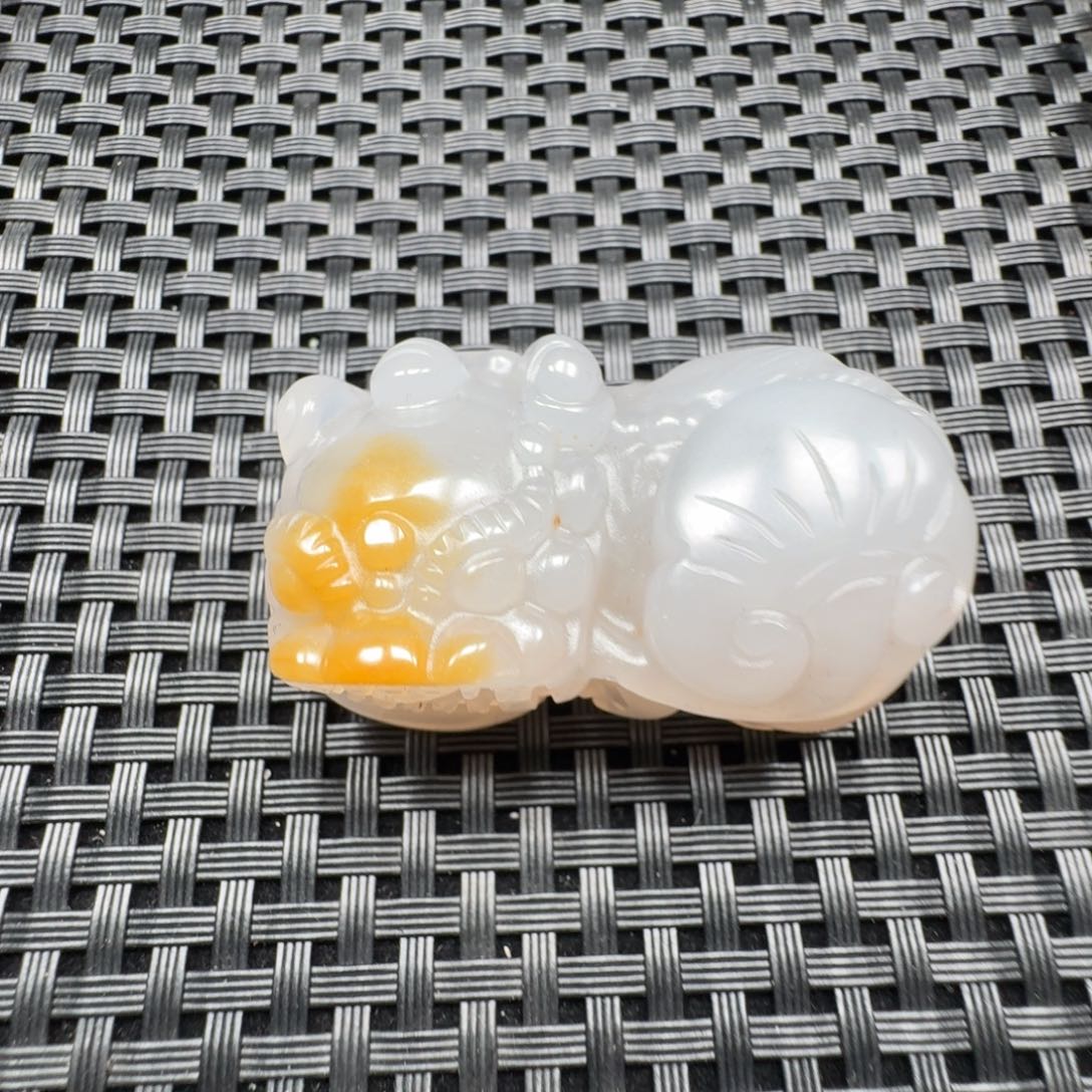 石英质玉（黄龙玉）未镶嵌颈饰