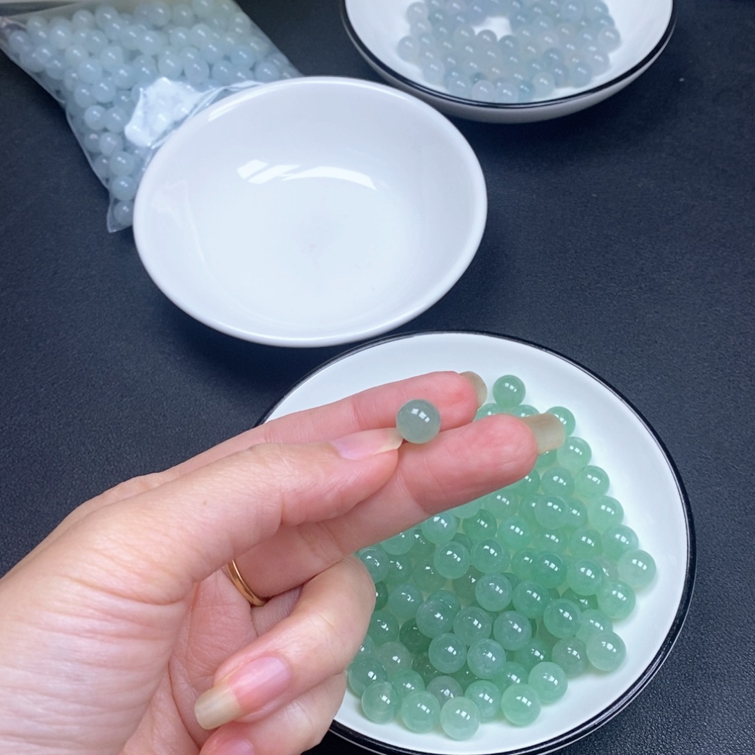 Z***u翡翠未镶嵌颈饰翡翠