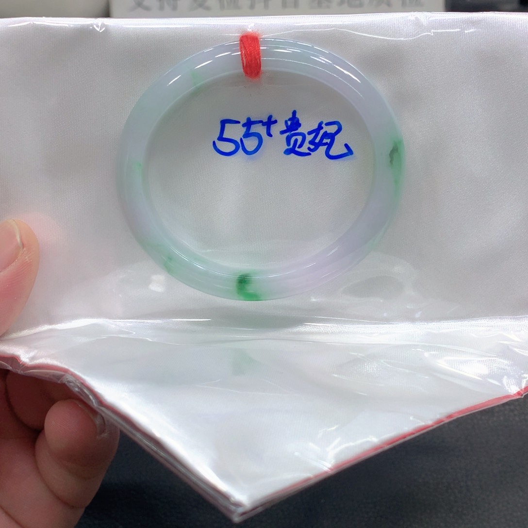 翡翠手镯未镶嵌翡翠手镯