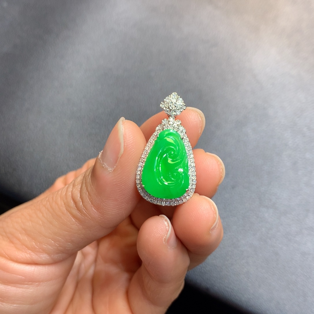 翡翠吊坠(不含链)18K金镶嵌