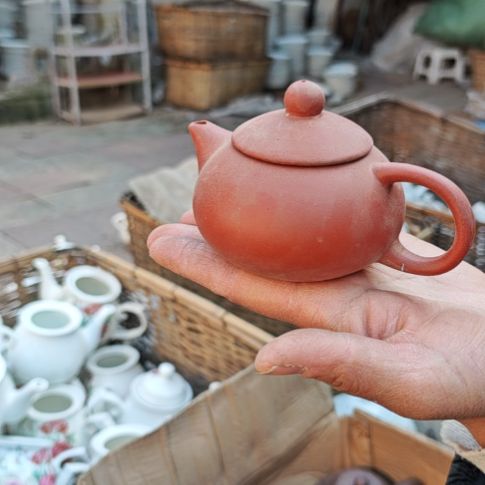 库存微瑕小紫砂壶一个