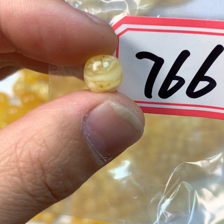 琥珀未镶嵌珠宝奇石瑕疵9.5