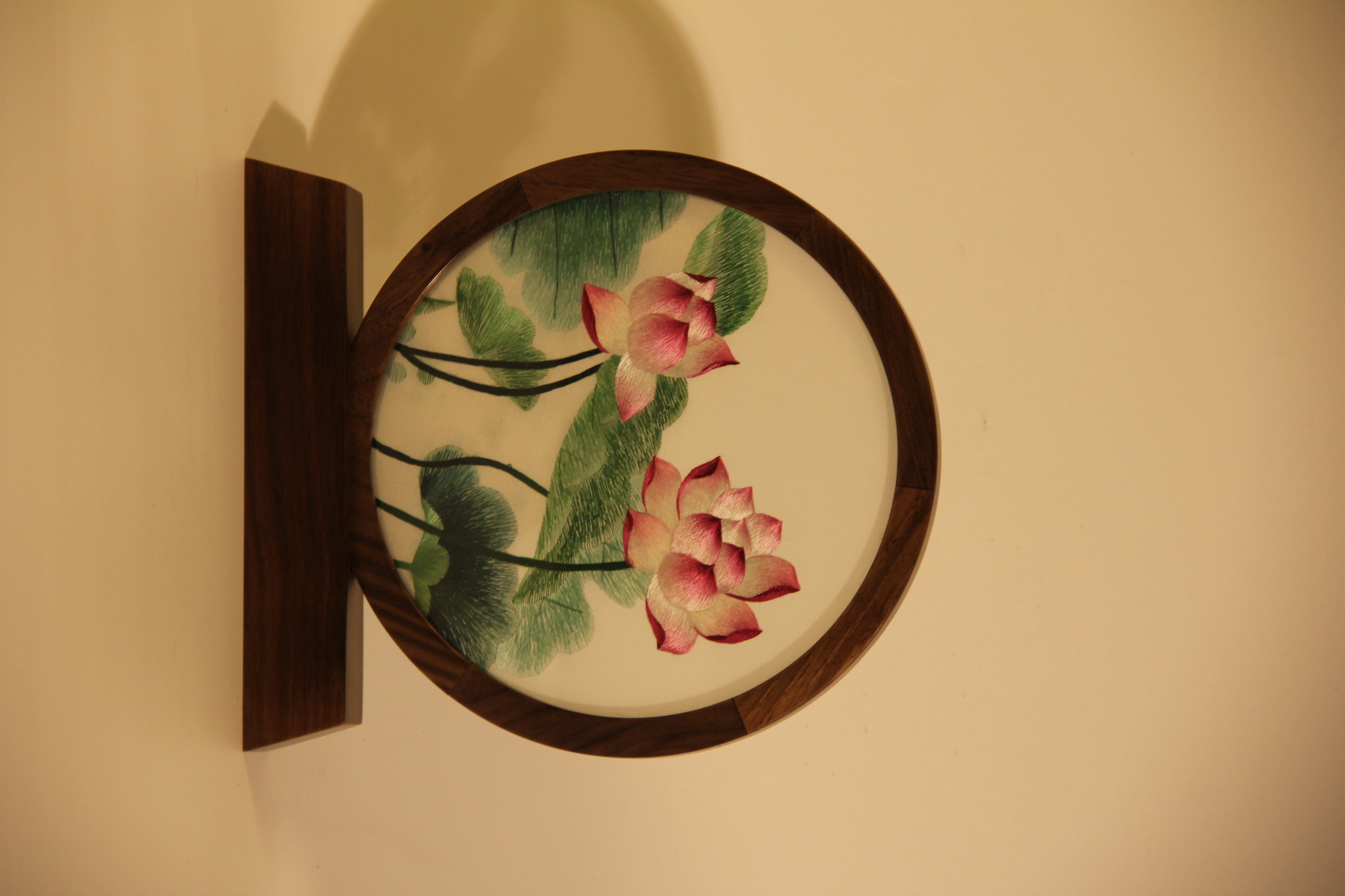 纯手工荷花胡桃木双面苏绣精品摆件客厅玄关送人摆件锦盒包装