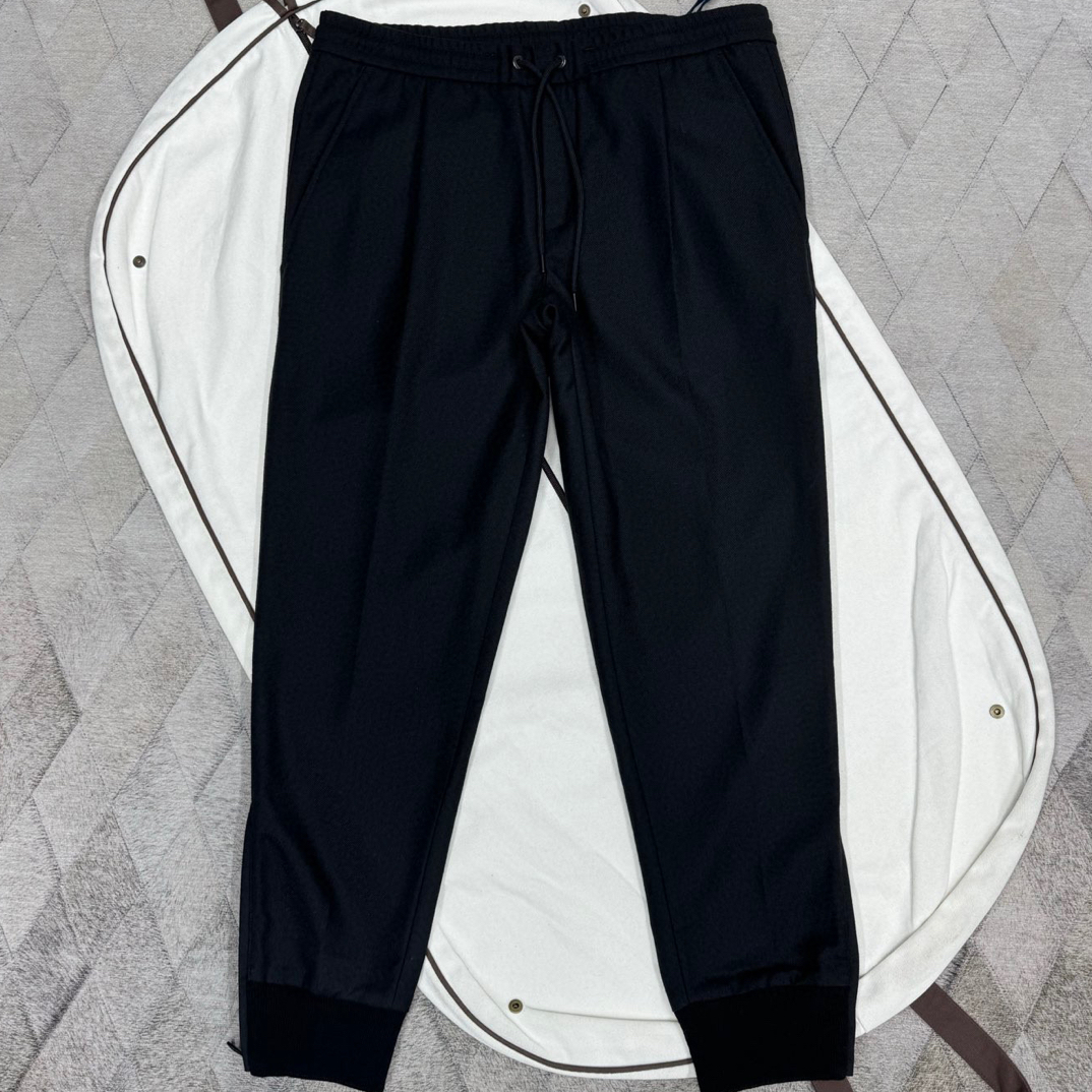 全新未使用 MONCLER 132677 男款黑色羊毛慢跑裤