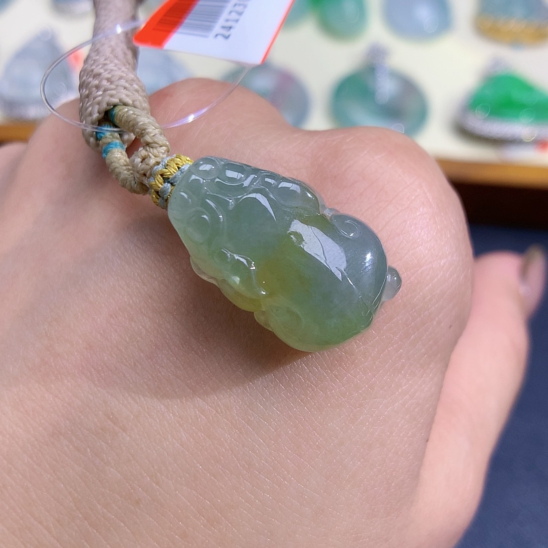 翡翠颈饰未镶嵌貔貅