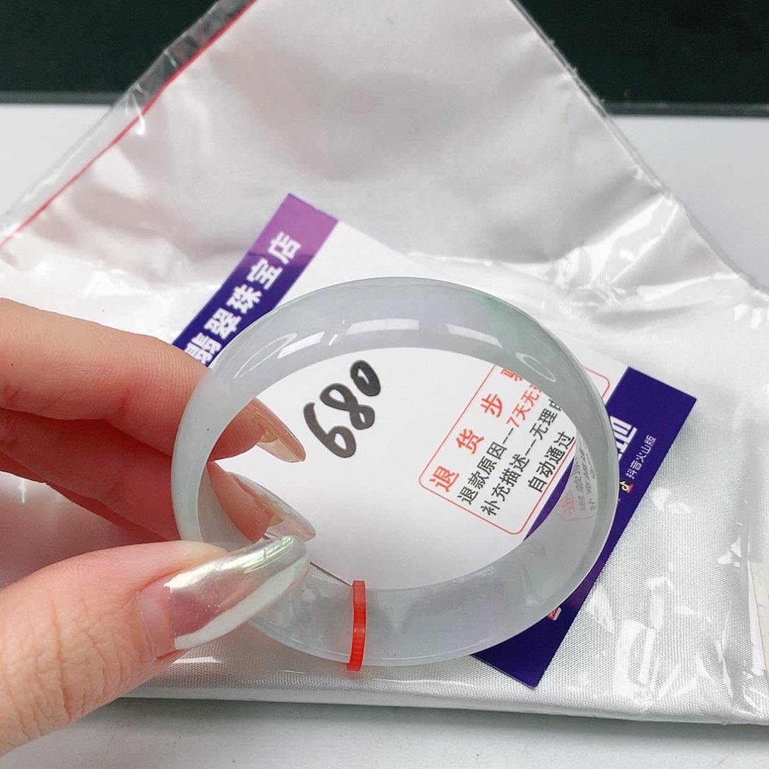 翡翠手镯未镶嵌翡翠手镯