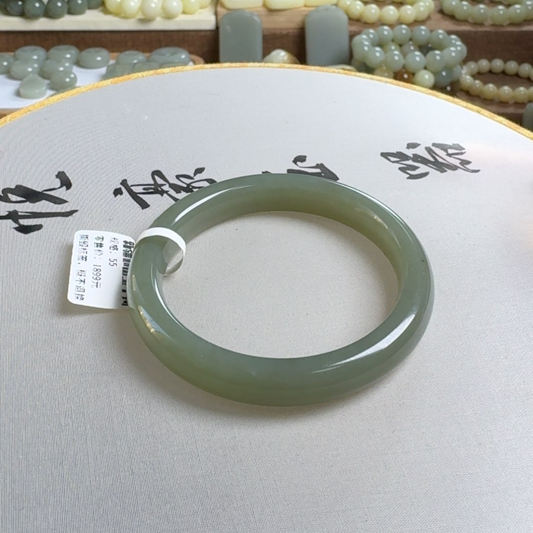 时***候和田玉未镶嵌手镯