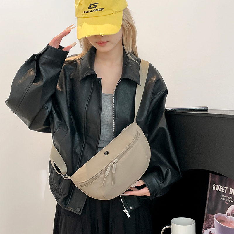 2026新款饺子包便携简约休闲运动骑行胸包日常通勤百搭单肩斜挎包