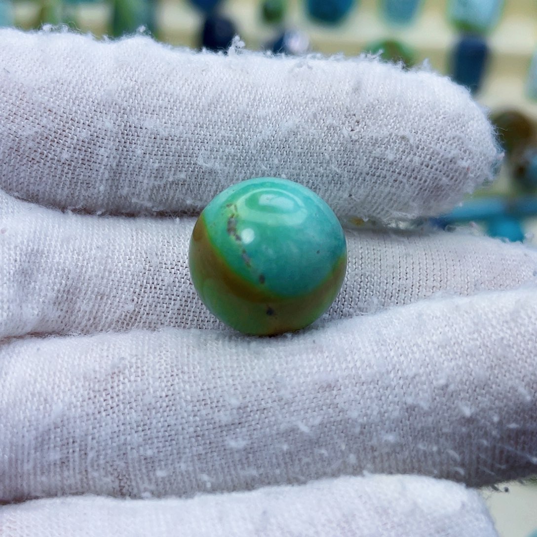 绿松石未镶嵌颈饰