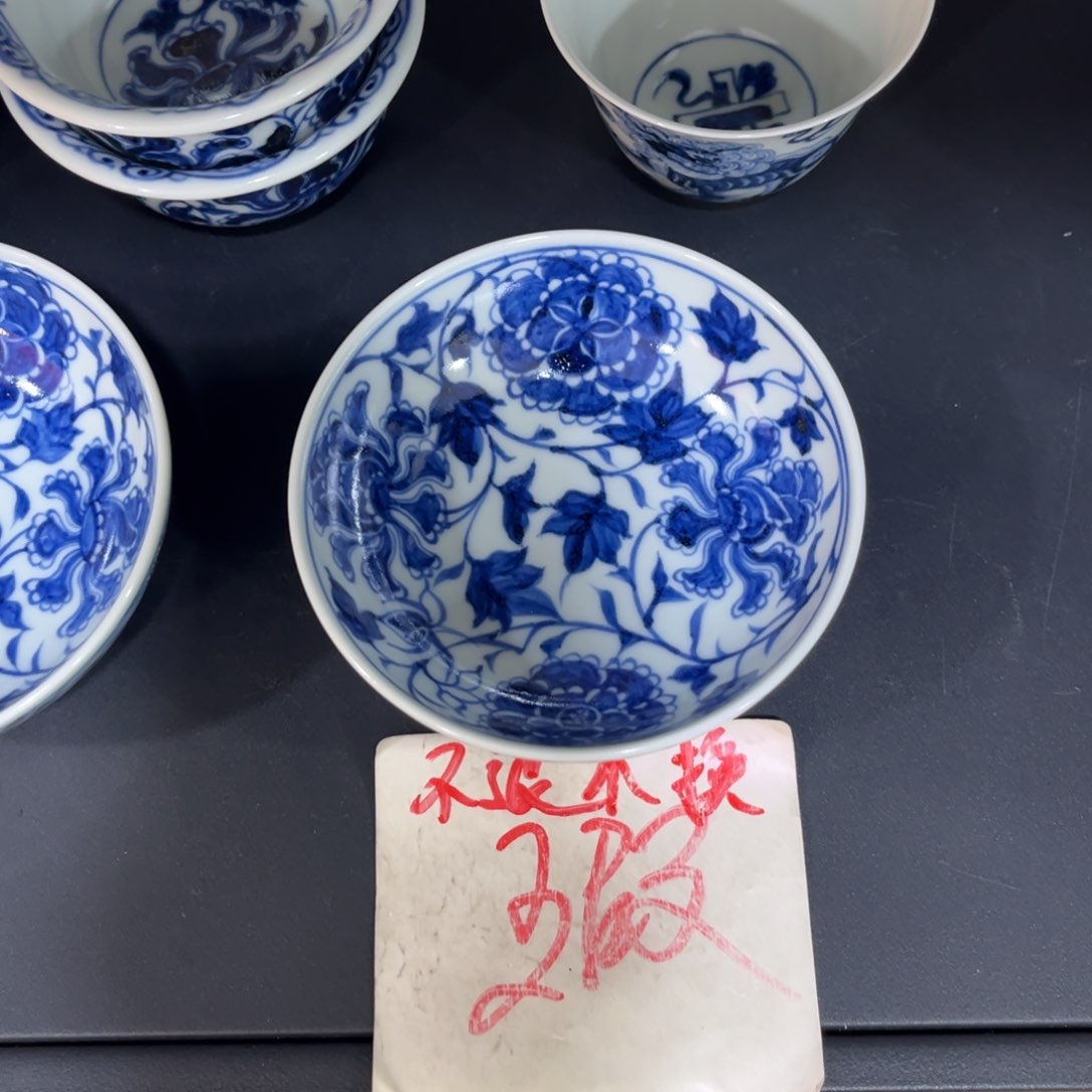 手绘仿元牡丹普洱杯