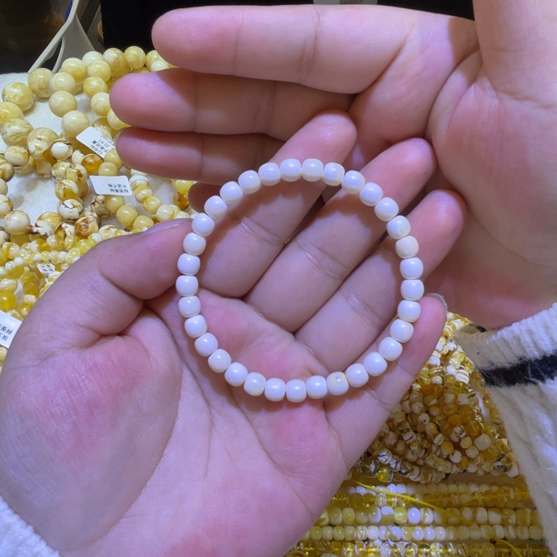 蜜蜡未镶嵌珠宝奇石6瑕疵