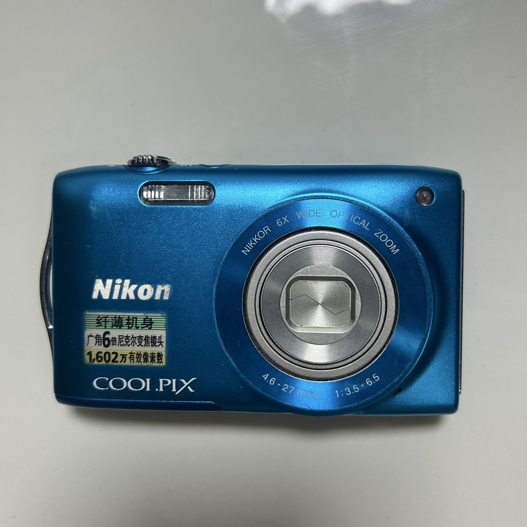 尼..康s3200，功能正常，成色如图非常好，屏幕有膜，1602w像素，79