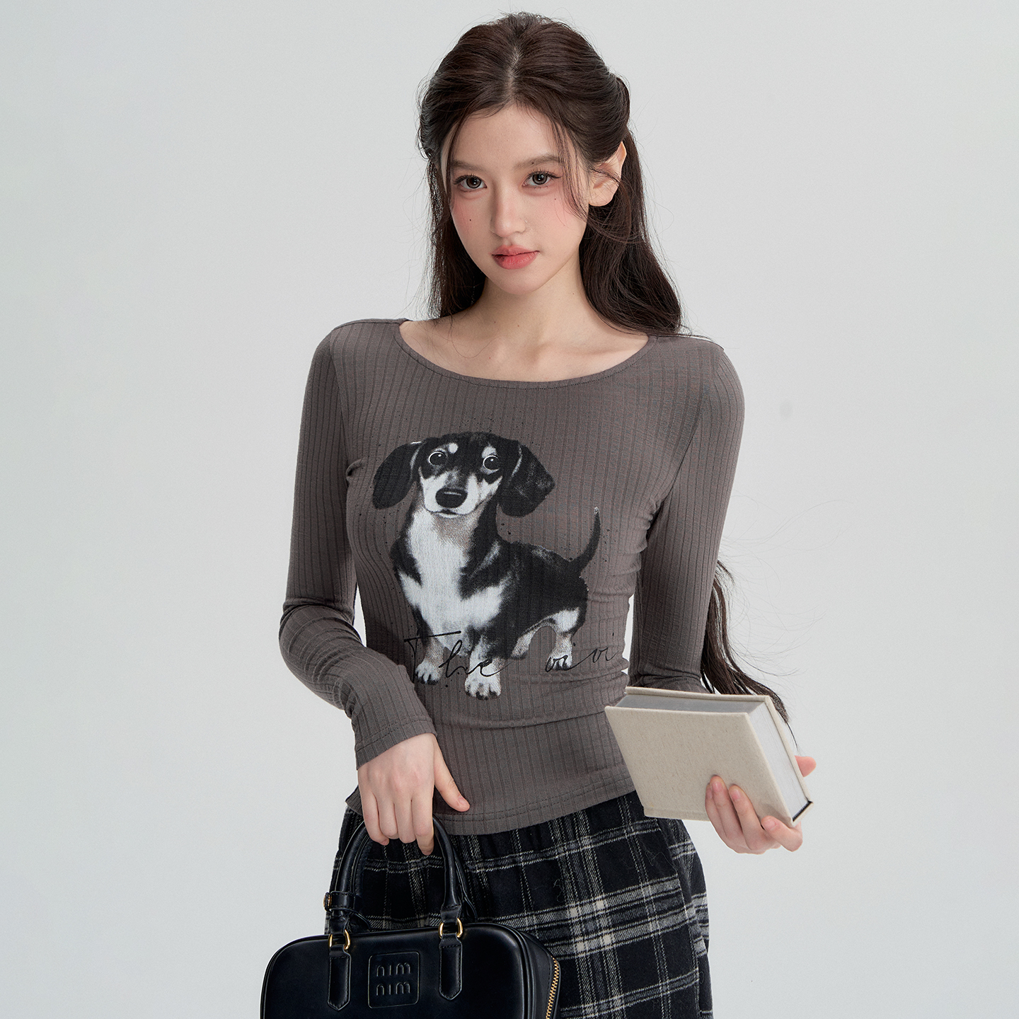 OIOI ESSE｜修身卡通小狗印花T恤女秋冬显瘦长袖打底上衣