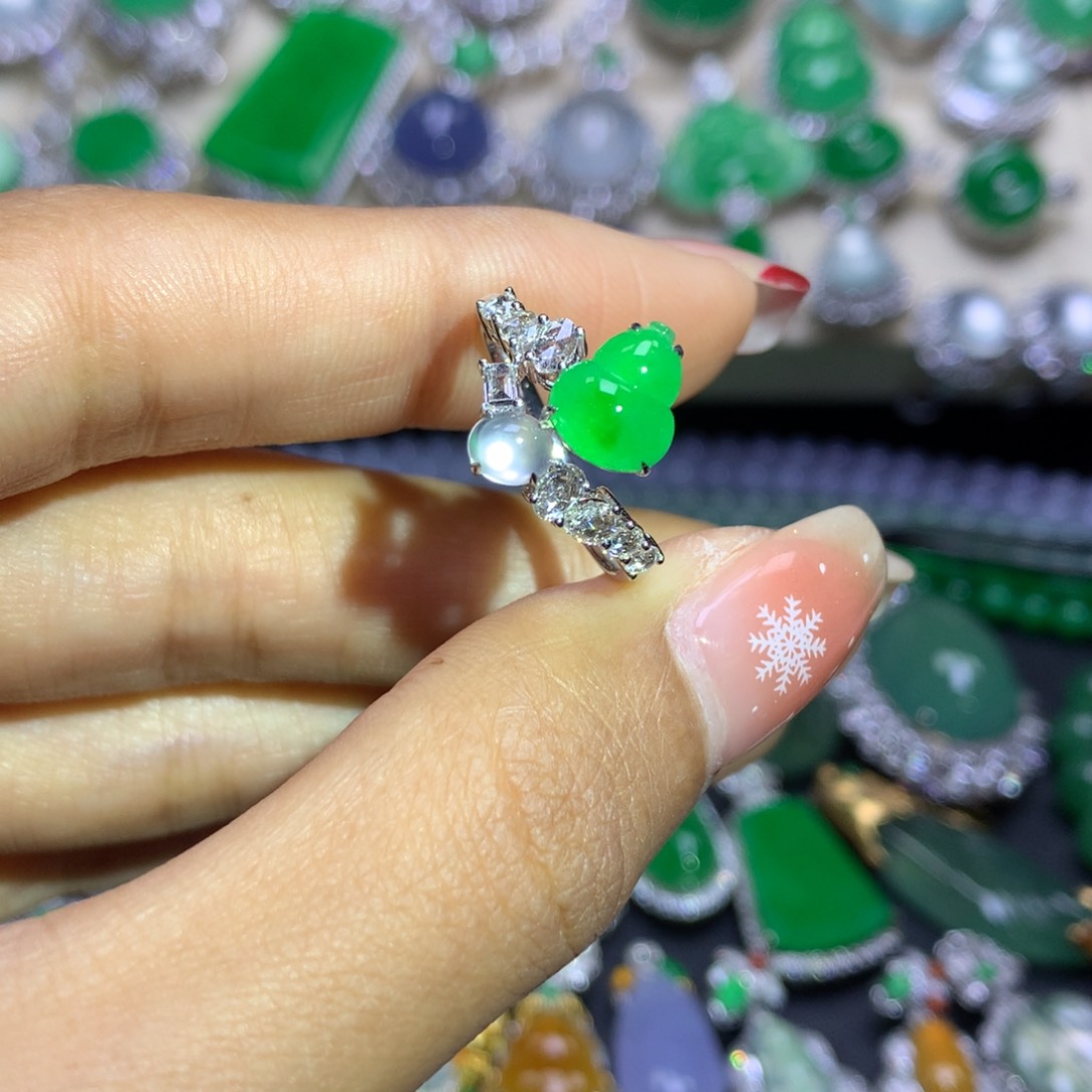 18K金镶嵌戒指翡翠