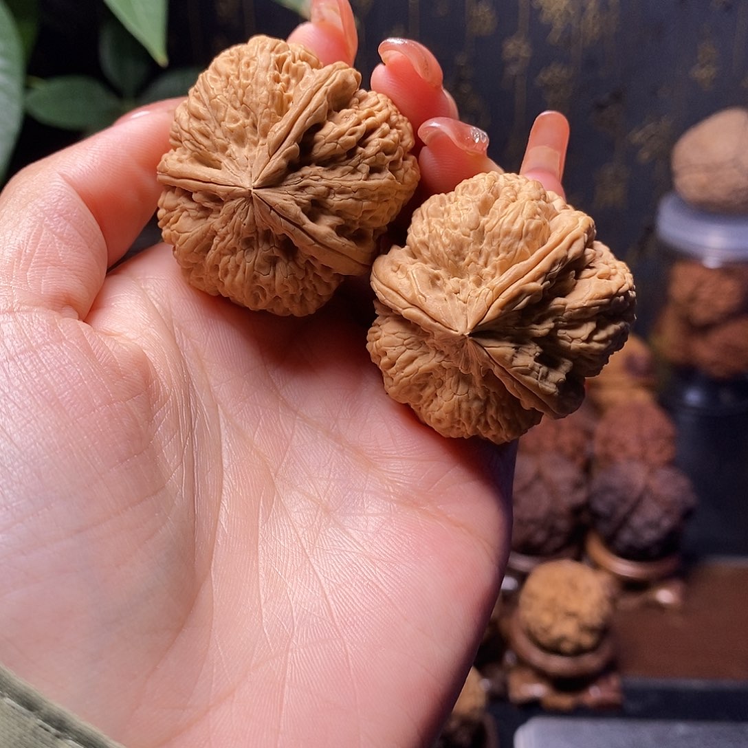 文玩核桃把件花中花