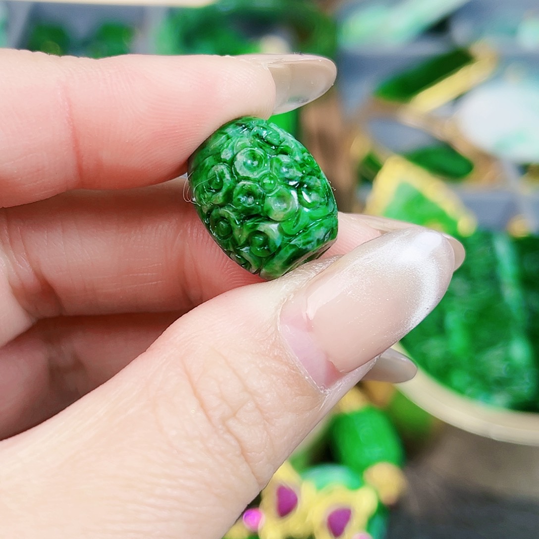 翡翠颈饰未镶嵌吊坠