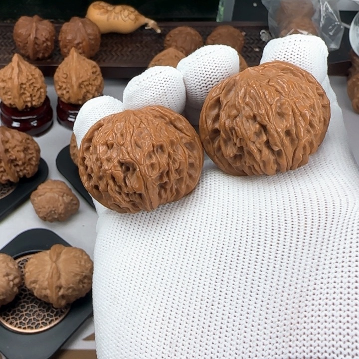 文玩核桃吊坠山地正磨