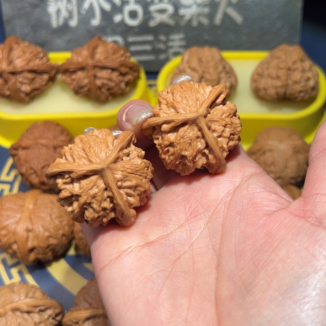 文玩核桃把件盘山三棱38