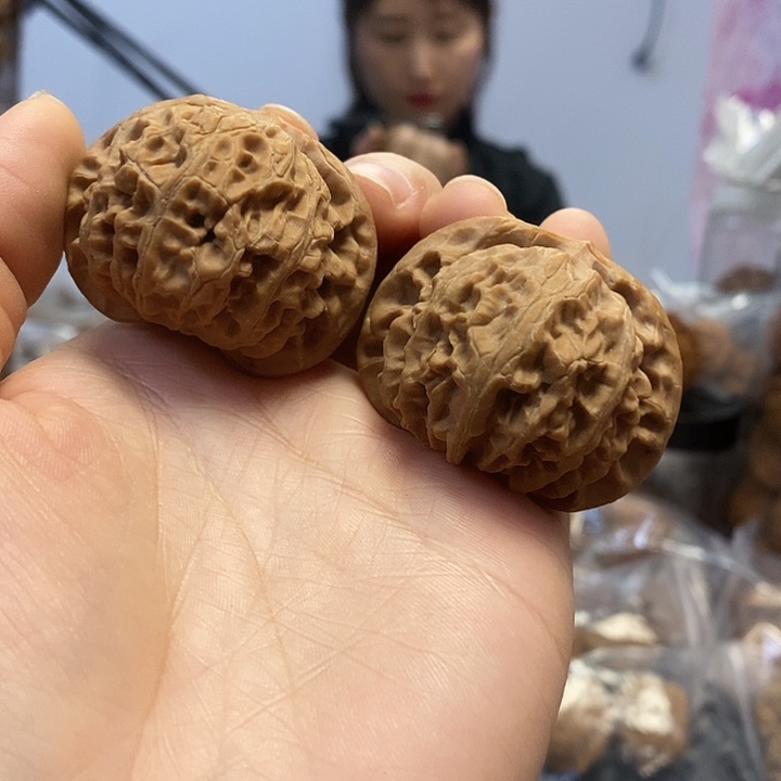 文玩核桃把件43宫灯红皮