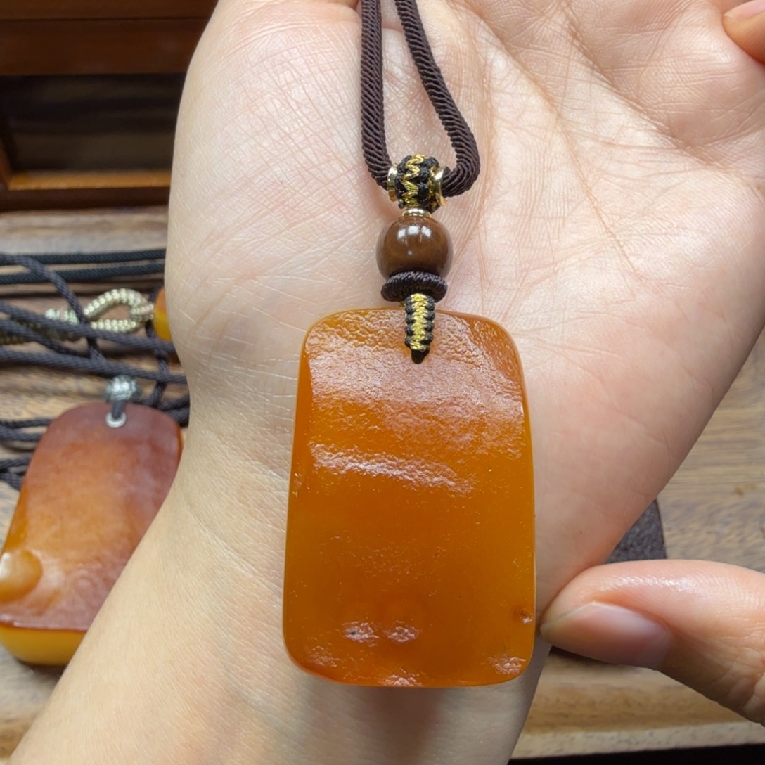 未镶嵌吊坠(赠链)琥珀