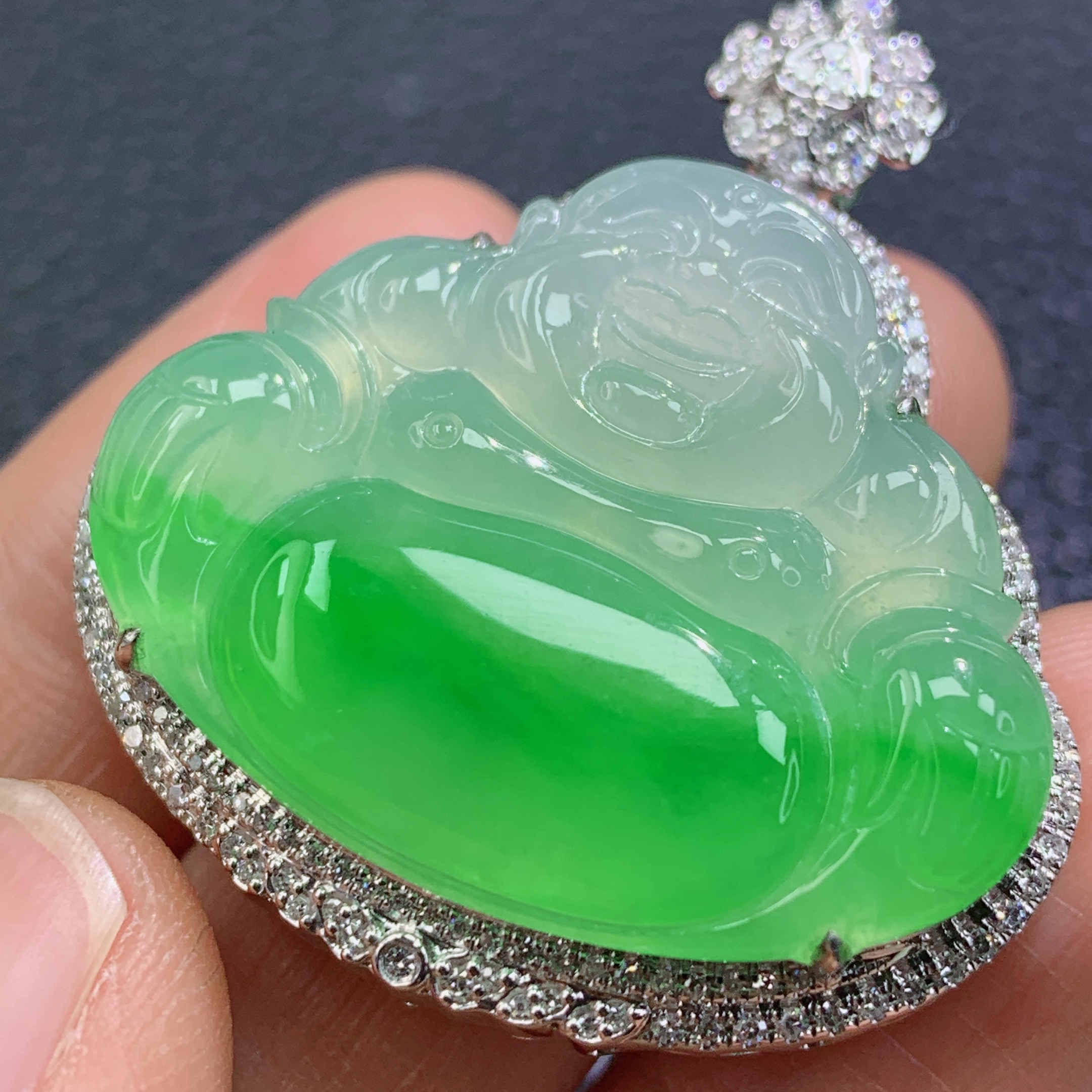 天然A货缅甸翡翠冰种飘阳绿弥勒佛镶嵌18k金吊坠气质精美