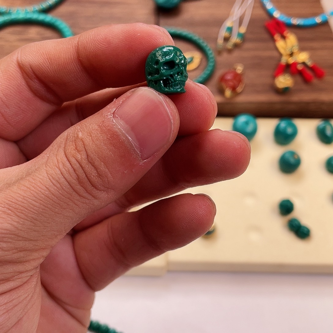 绿松石颈饰未镶嵌