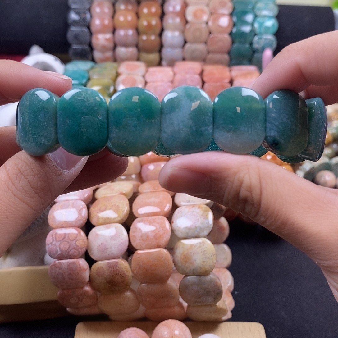 硅化珊瑚（珊瑚玉）未镶嵌手牌绿冰 10号