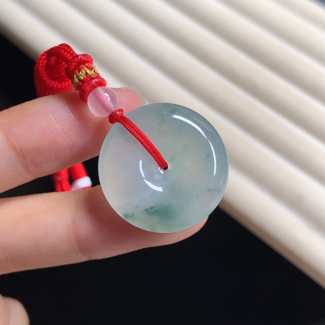 翡翠颈饰未镶嵌扣子