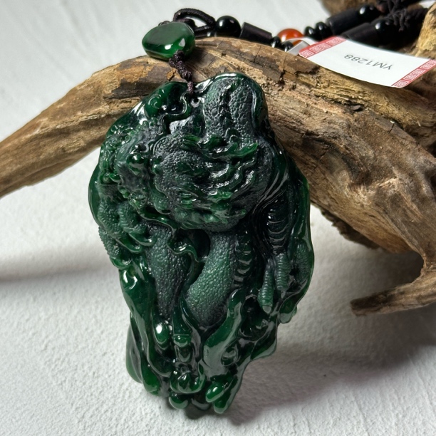 YM1288翡翠龙牌满绿精雕霸气挂件