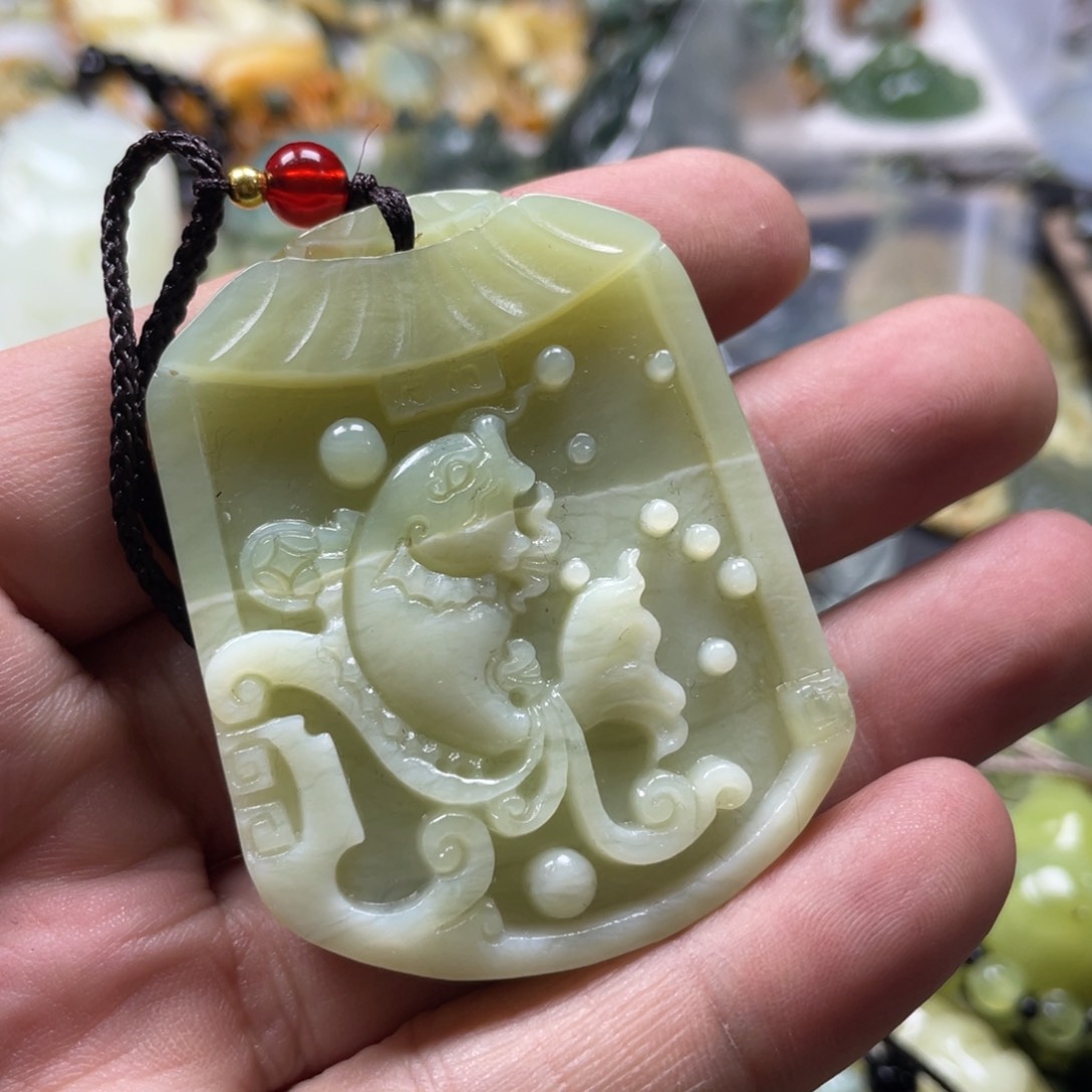 蛇纹石玉未镶嵌吊坠