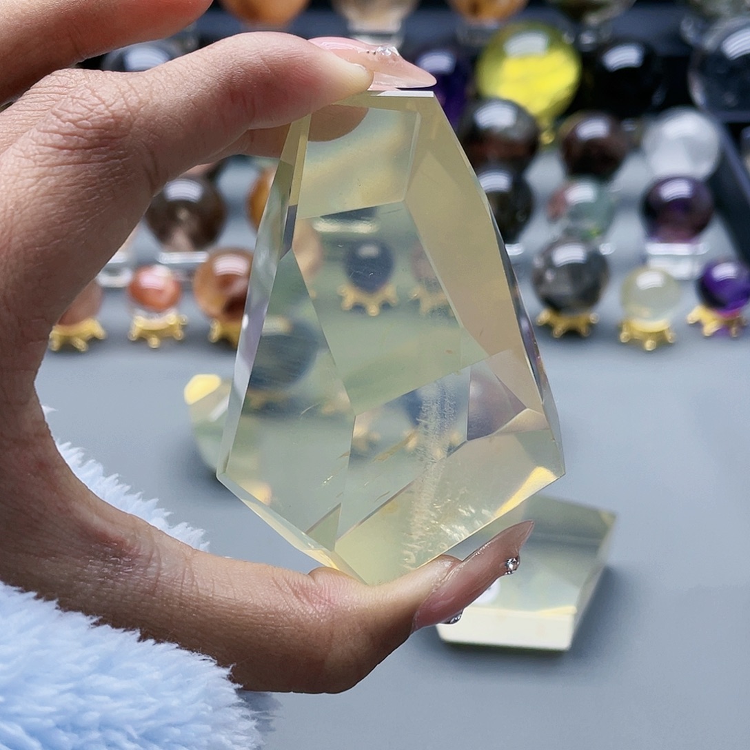 子***思未镶嵌水晶珠宝半成品