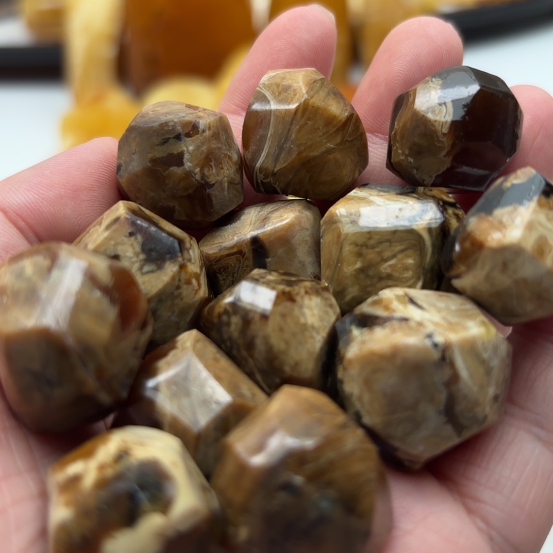 定制琥珀未镶嵌小***?