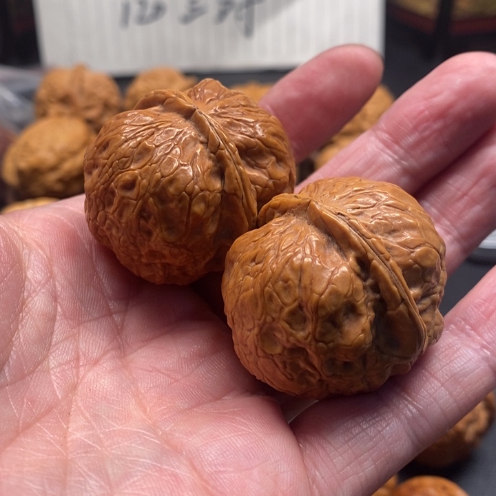 文玩核桃把件谷*?铁核桃