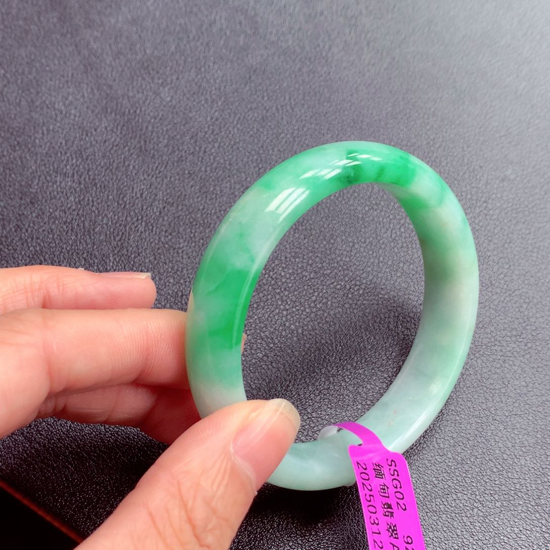 翡翠未镶嵌手镯缅甸翡翠