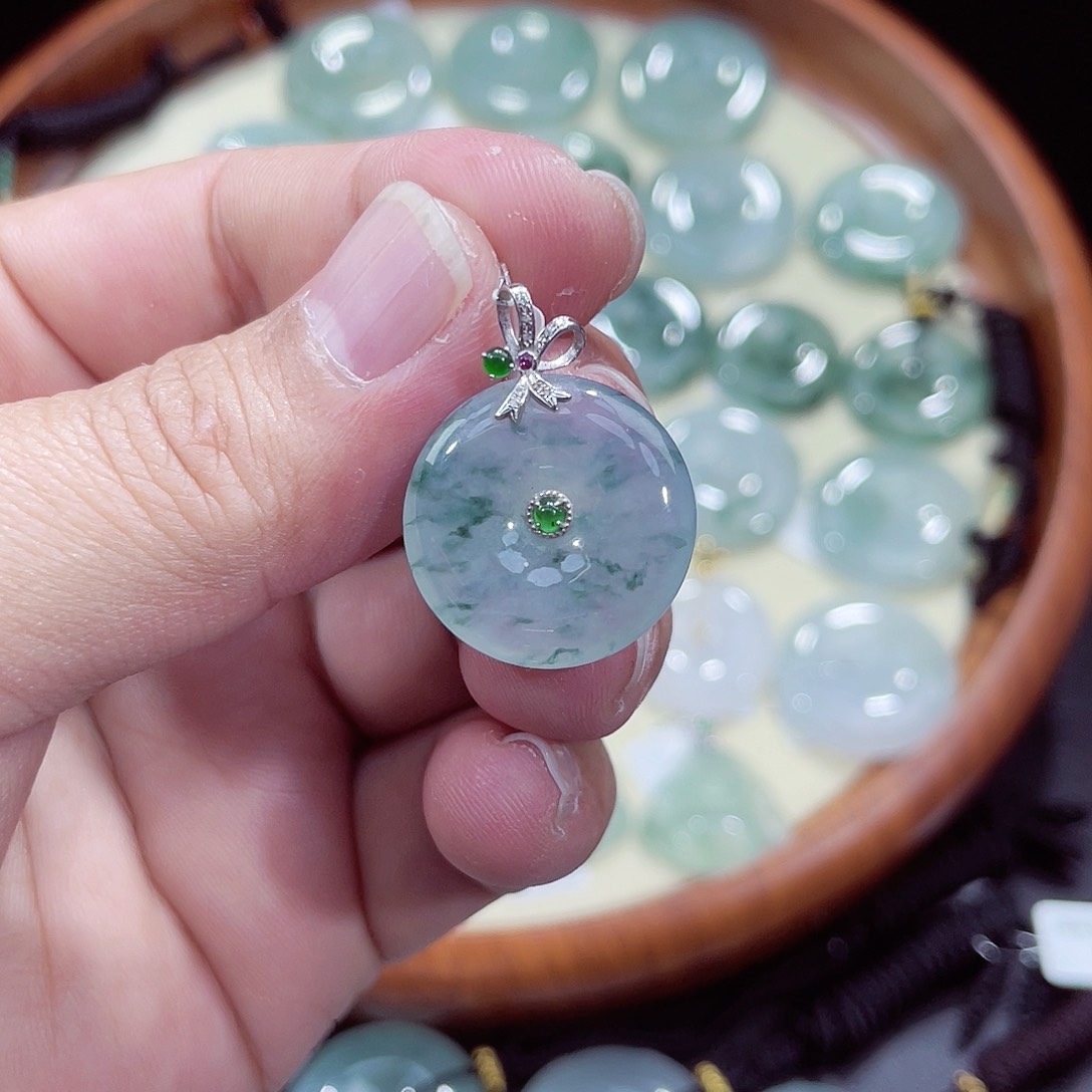 翡翠吊坠(不含链)18K金镶嵌