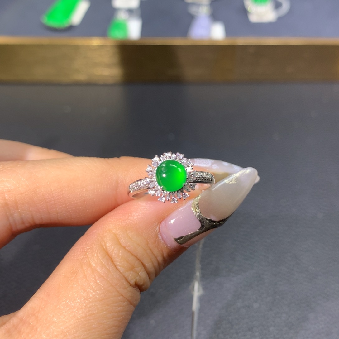 翡翠戒指18K金镶嵌翡翠