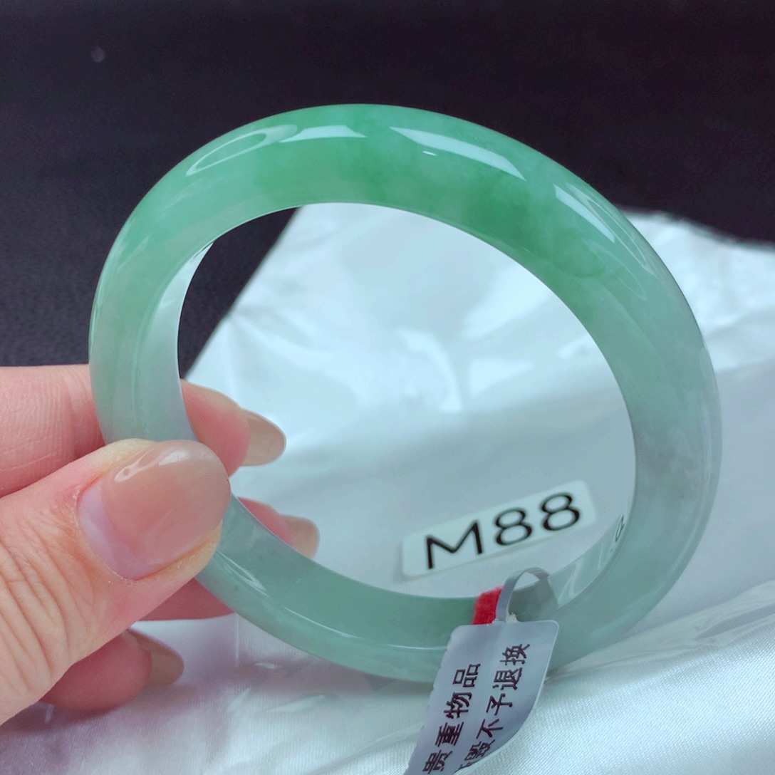 翡翠手镯未镶嵌手镯88