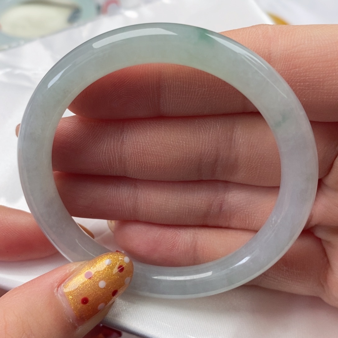 翡翠手镯未镶嵌53圆条