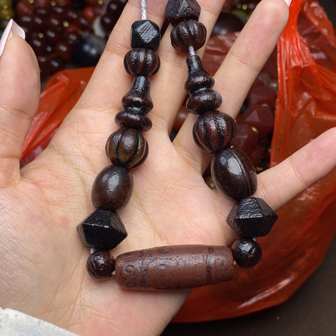 玛瑙/玉髓颈饰未镶嵌