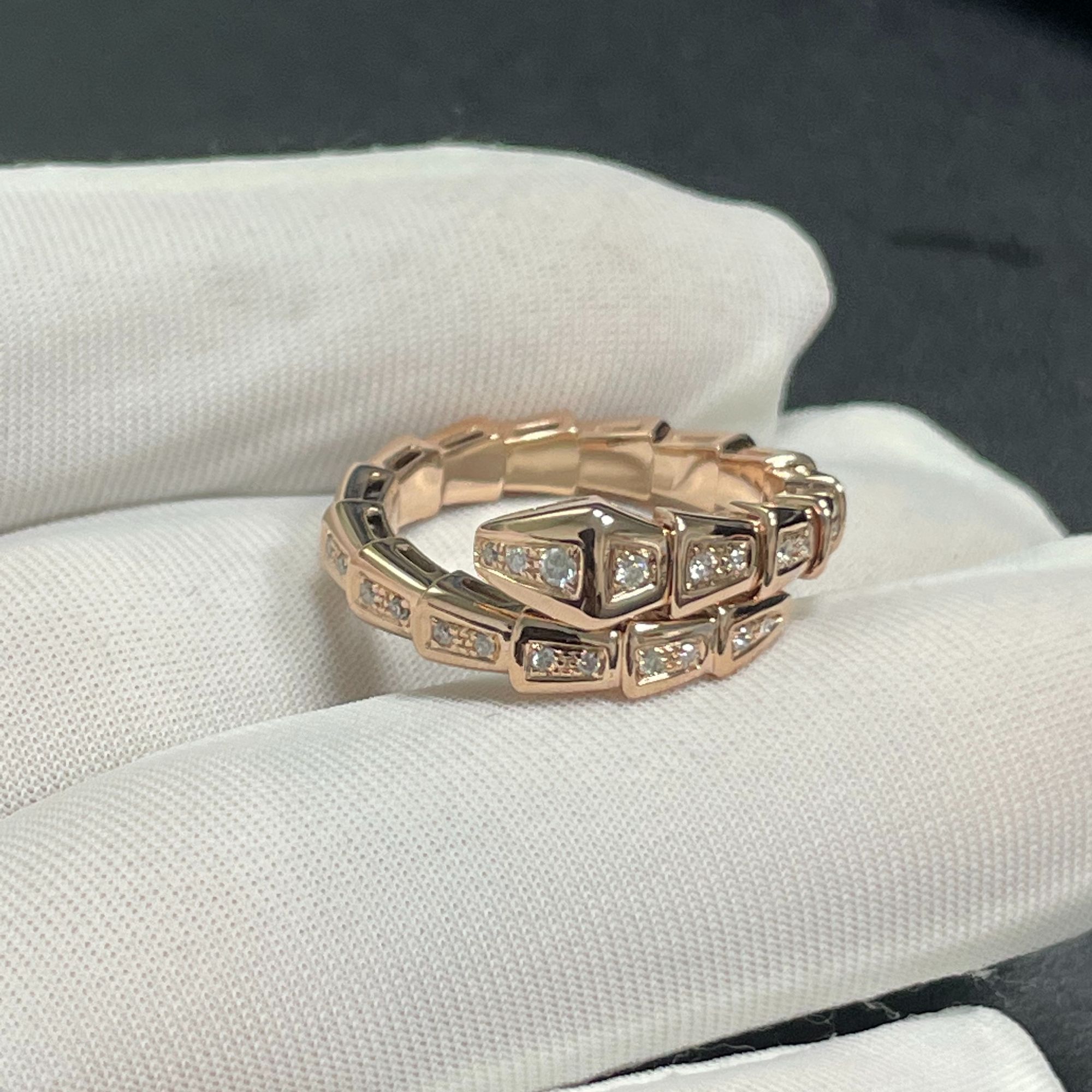 18k金蛇戒指满钻    多样性发一件