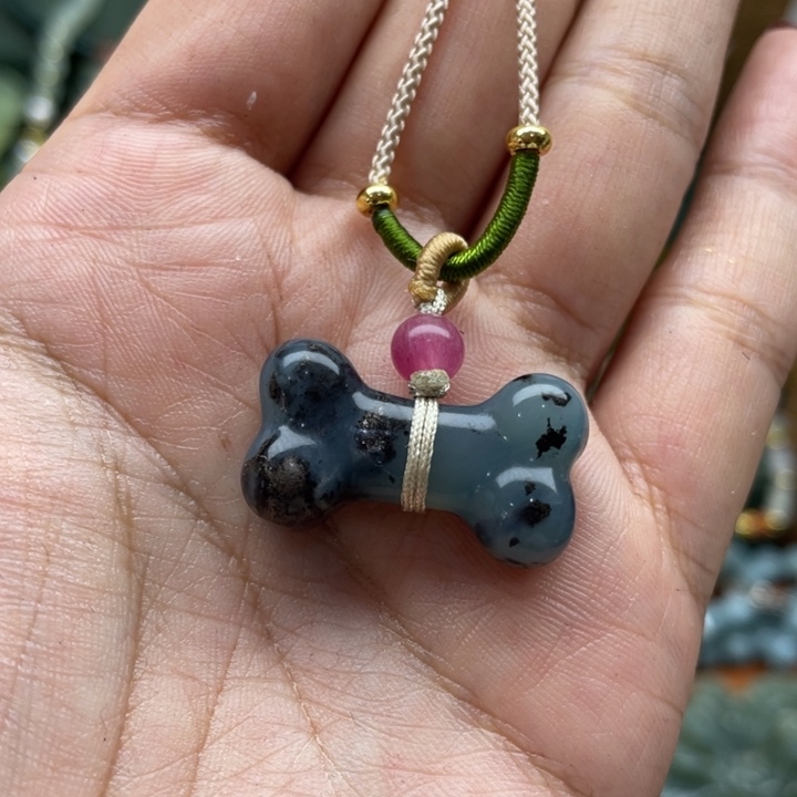 蛇纹石玉吊坠合金