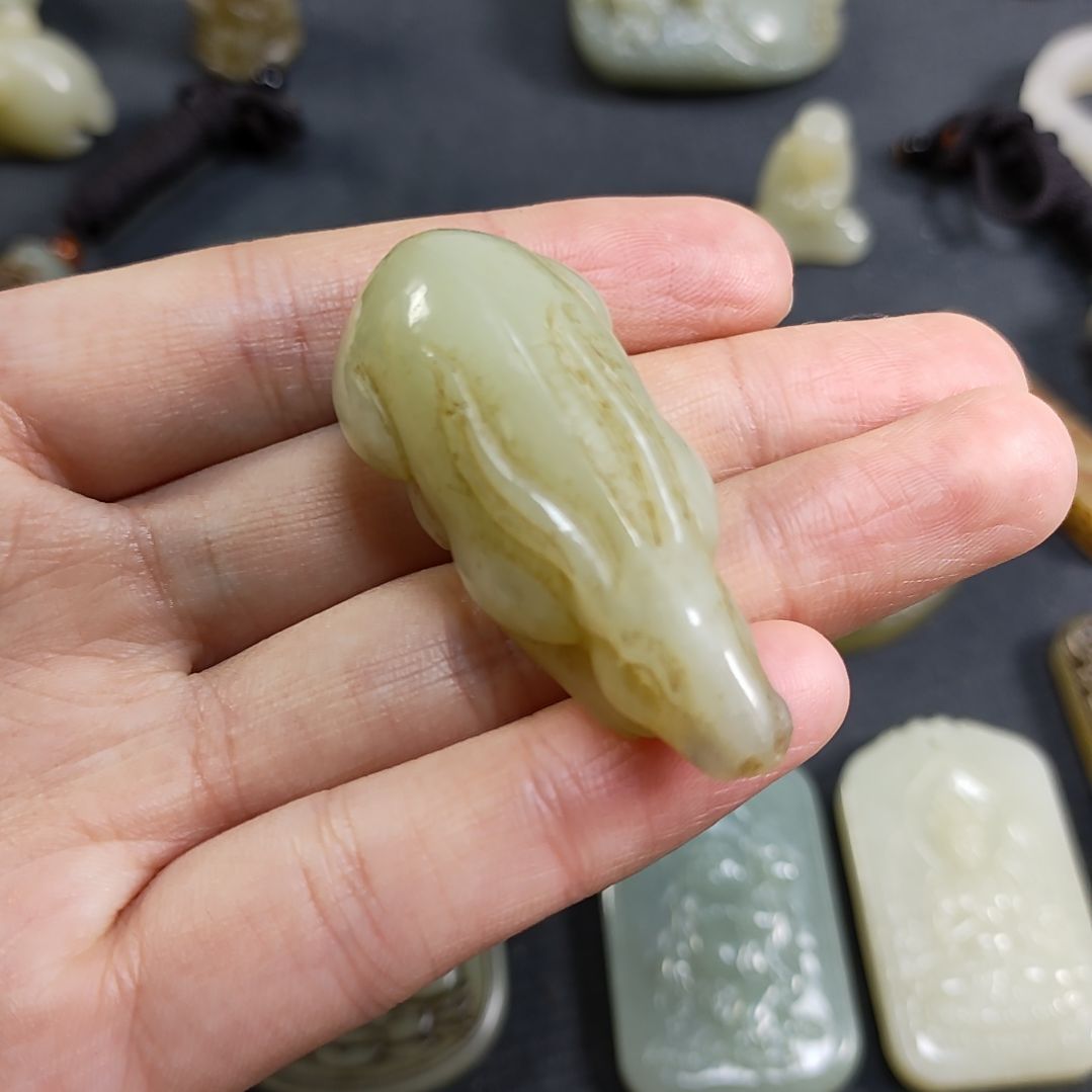 和田玉颈饰未镶嵌