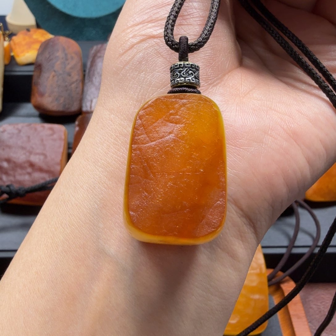 琥珀吊坠(赠链)未镶嵌