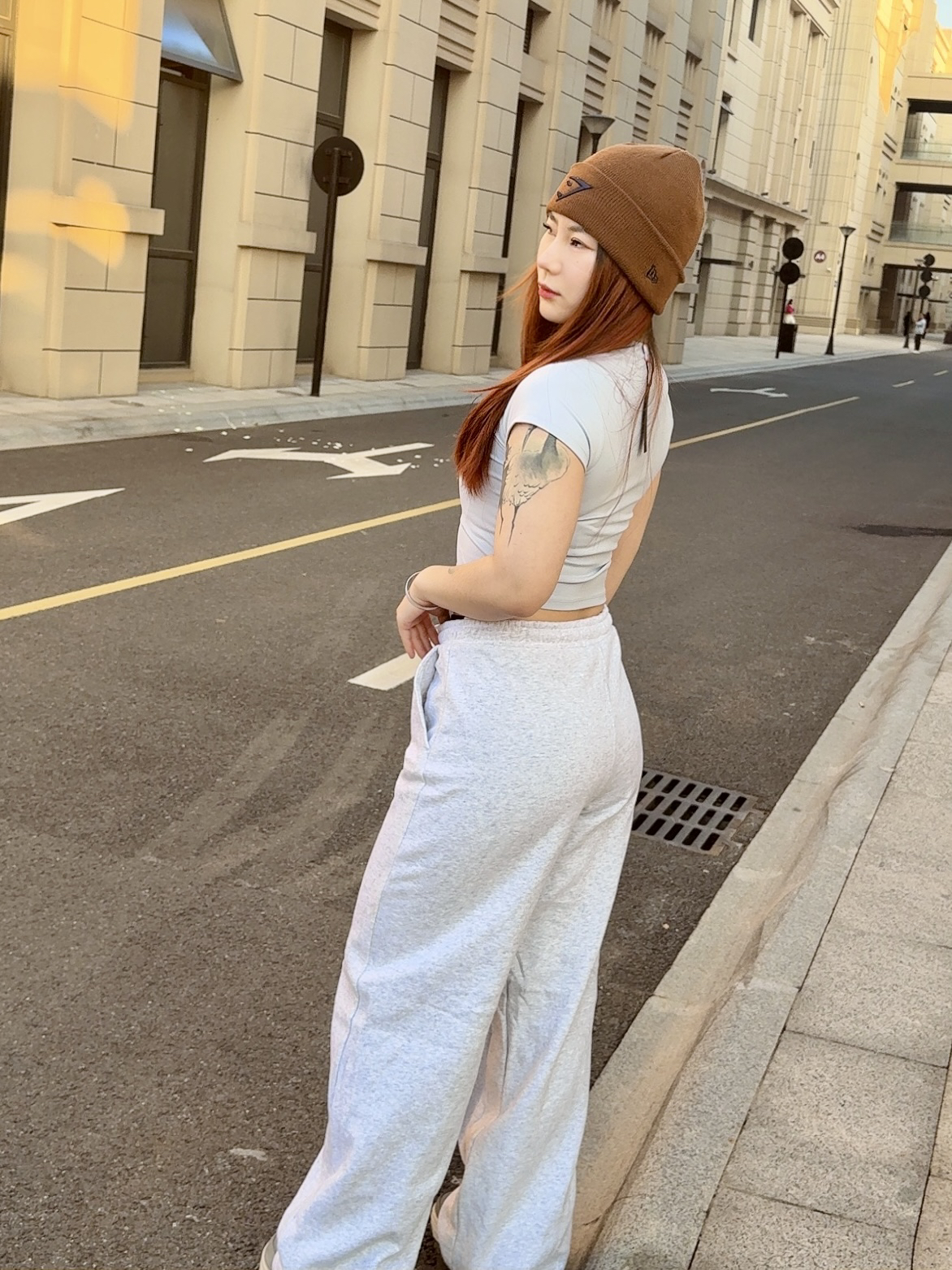 舒适款~宽松纯色潮流GARAGE斜兜薄绒卫裤女（30墙边）-A973