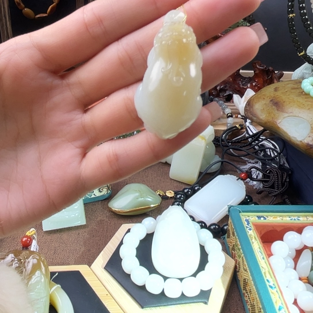 和田玉未镶嵌颈饰