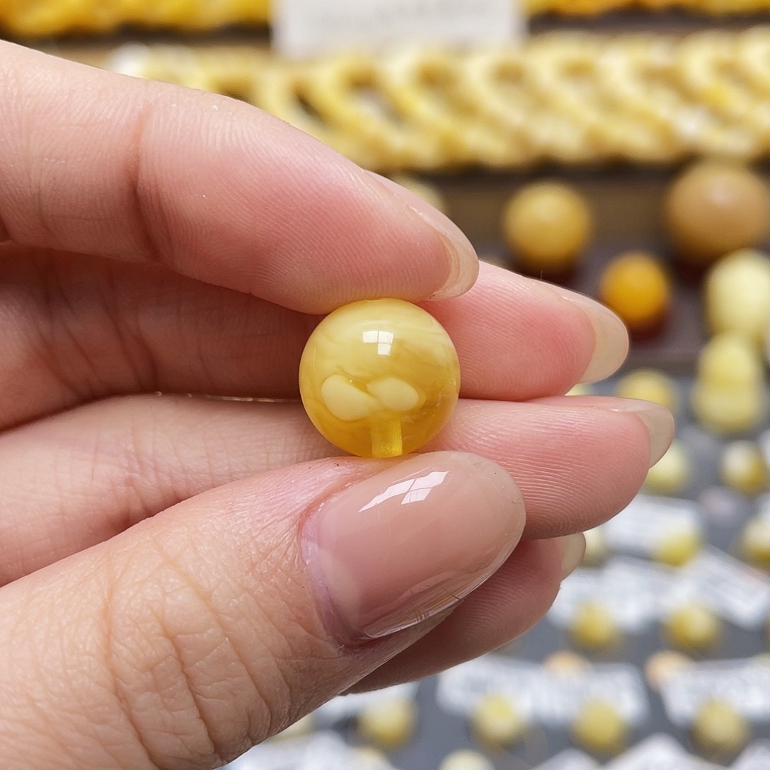 琥珀裸石未镶嵌蜜蜡圆珠12.3mm微瑕